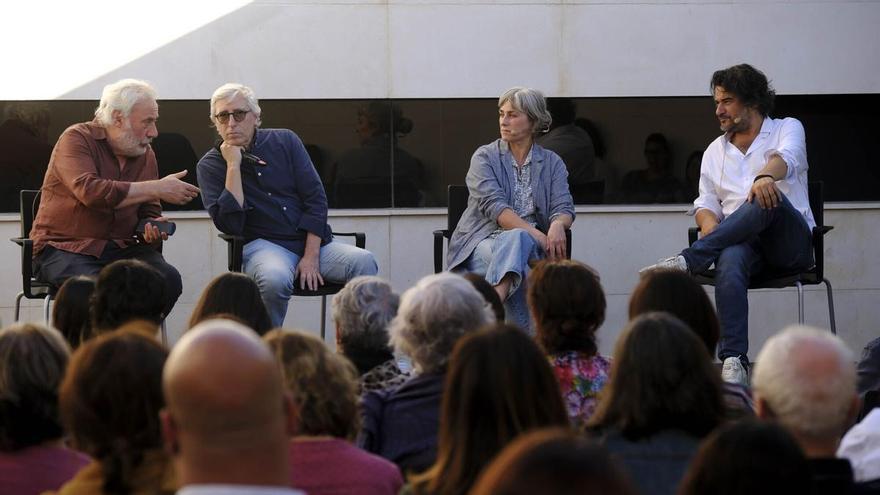 David Trueba, Sara Mesa y Julio Llamazares, en el Castillo de Mata sobre cómo escribir 'contra el ruido'