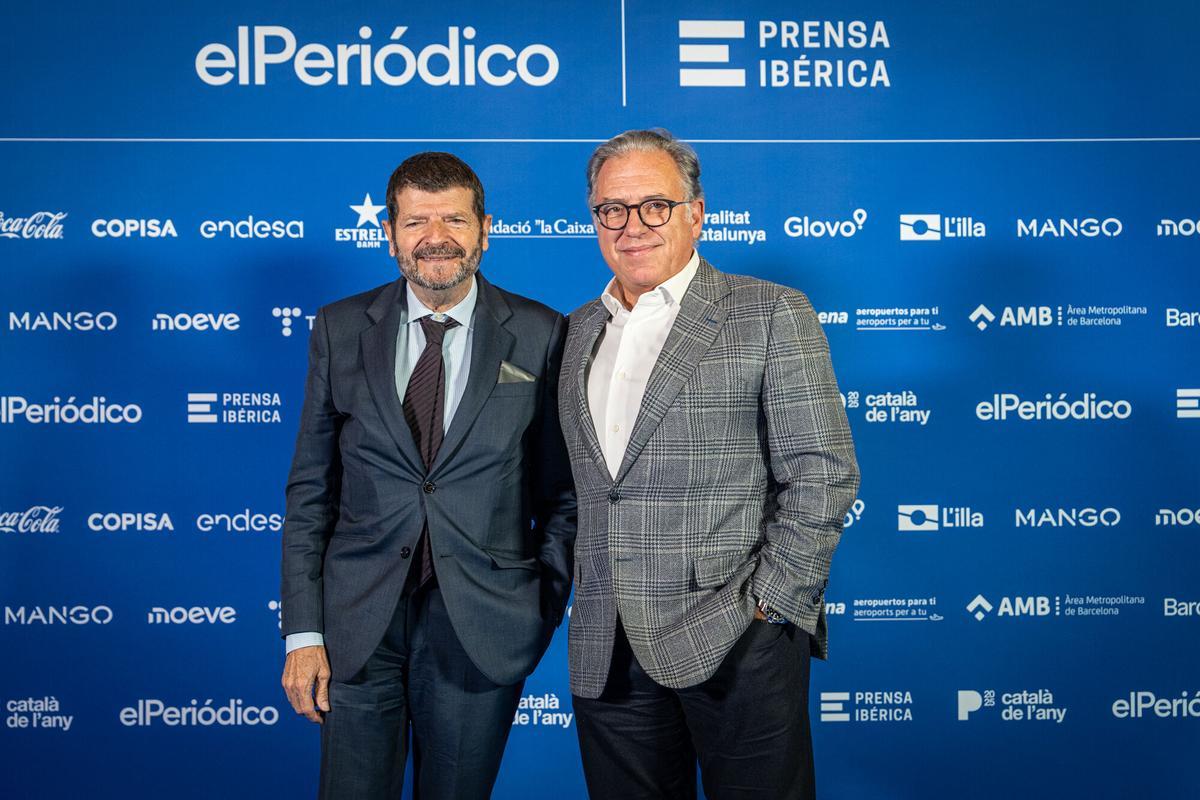 Barcelona, 24/11/2025 Sociedad. Entrega Premio Català i Catalana de lany. Photocall. PERSONAS: Albert Batlle, teniente de alcalde de Prevención y Seguridad, en el Ayuntamiento de Barcelona. y Ignasi Rafel Talman Group. AUTOR: MANU MITRU
