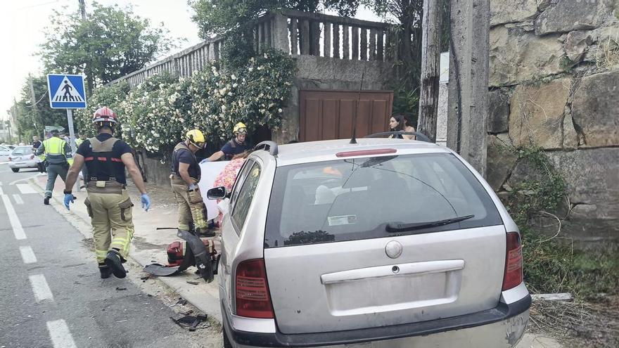 Tres personas heridas, al menos una muy grave, al ser arrolladas por un coche en una acera en Sanxenxo