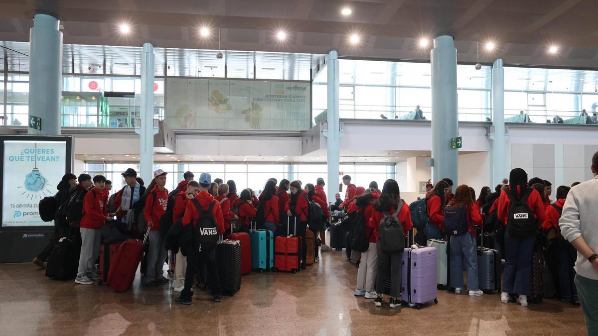 Estudiantes del Vigo en Inglés afectados por la avería del ILS en Peinador en octubre
