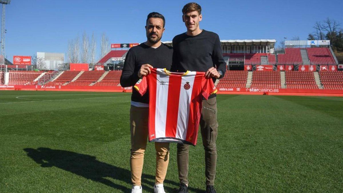 Santi Bueno, durante su presentación con el Peralada.