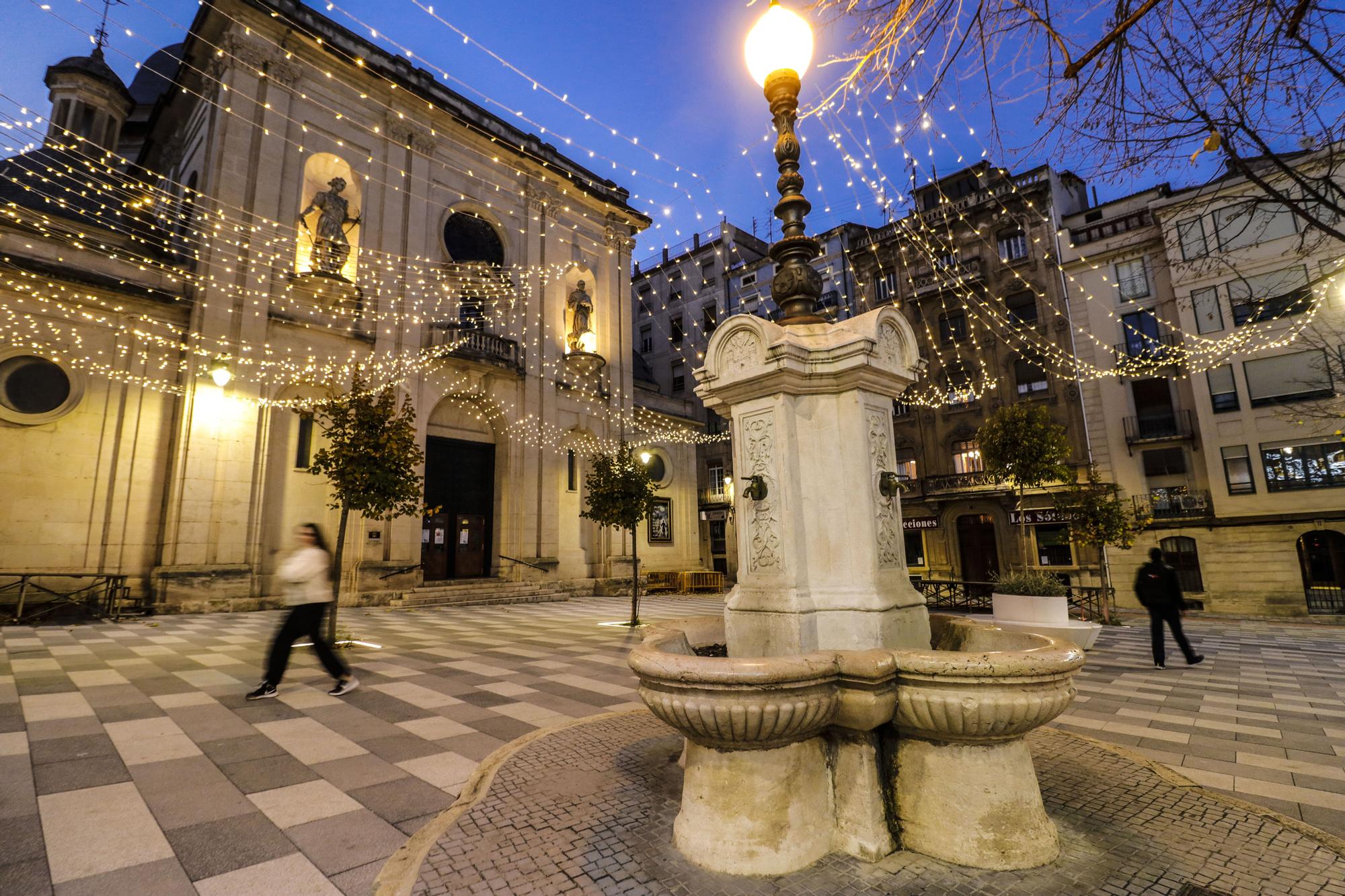 Luces de Navidad en Alcoy: La ciudad ya presume de iluminación