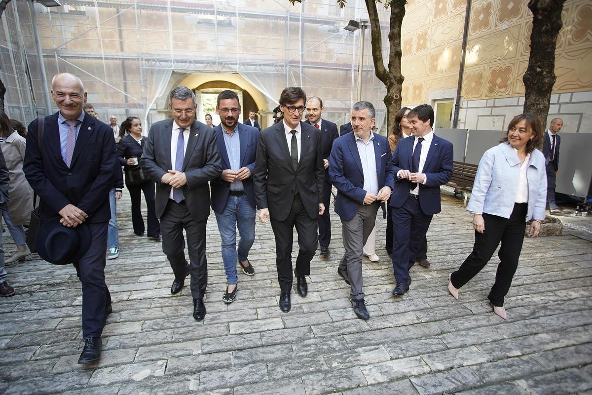 Jordi Viñas amb Quim Salvi, Miquel Noguer, Lluc Salellas, Salvador Illa, Xavier Guitart i Sílvia Paneque el dia que es va signar el compromís del Govern amb el campus de Salut de Girona i Salt.