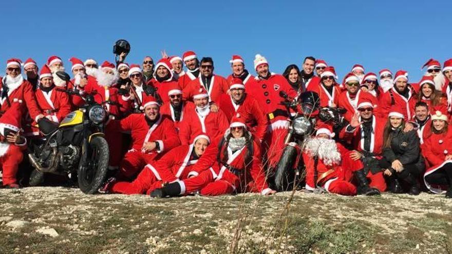 Papá Noel viaja en moto por la provincia