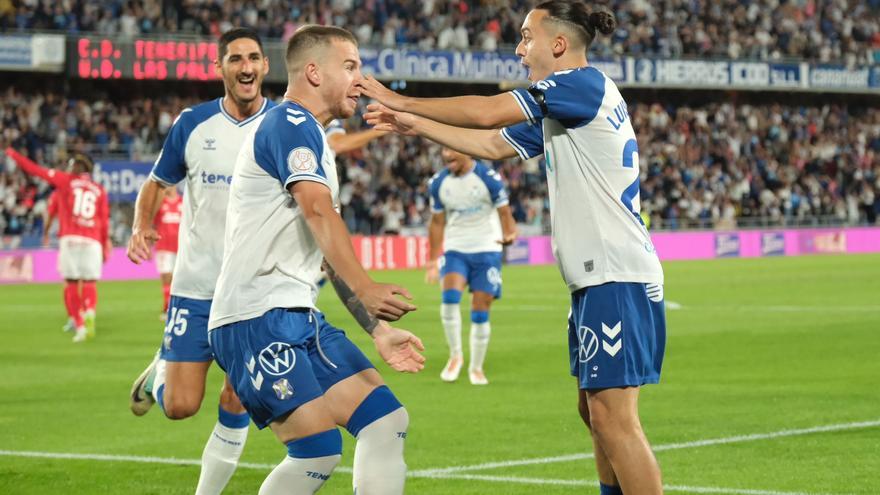 &quot;Siempre lo mismo&quot;: la afición blanquiazul estalla por la expulsión a José Amo