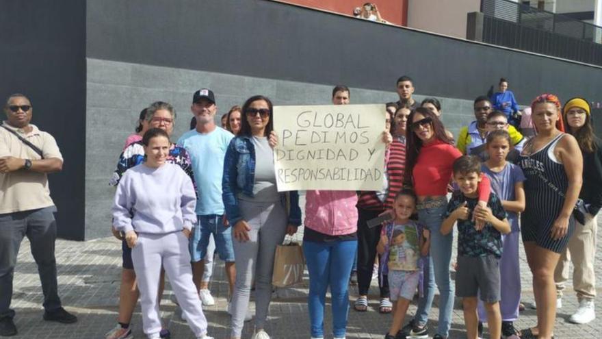 Vecinos de Ciudad del Campo se quejan de que Global les «deja en tierra»