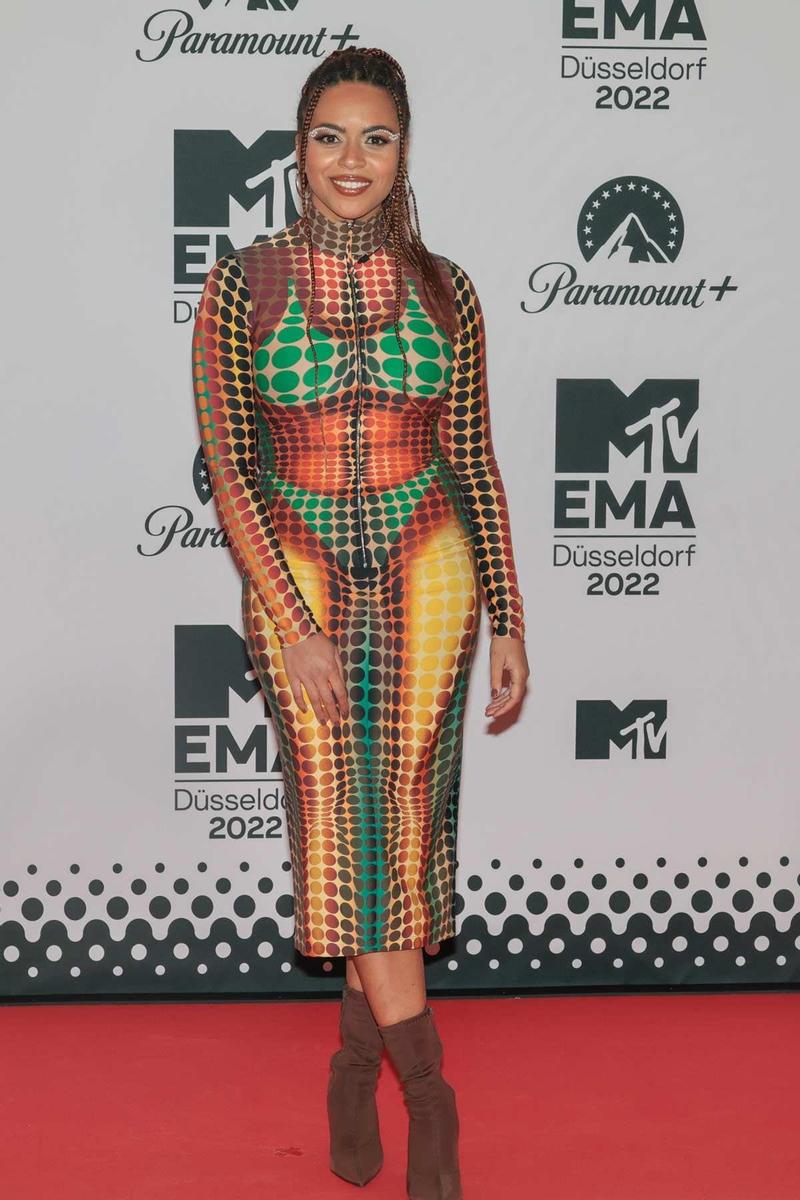 Aminata Belli, multicolor en los MTV EMAs