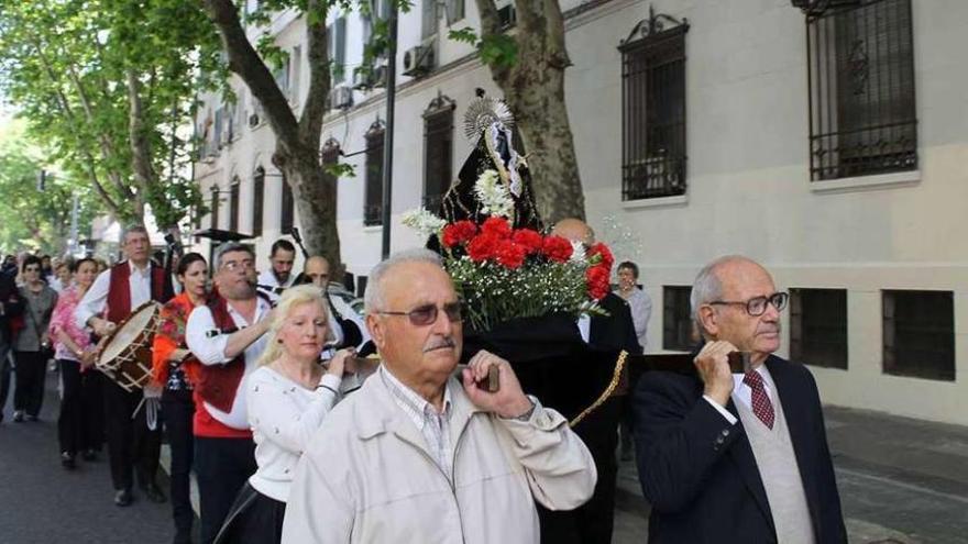 Los dezanos en Buenos Aires honran a la patrona de Lalín