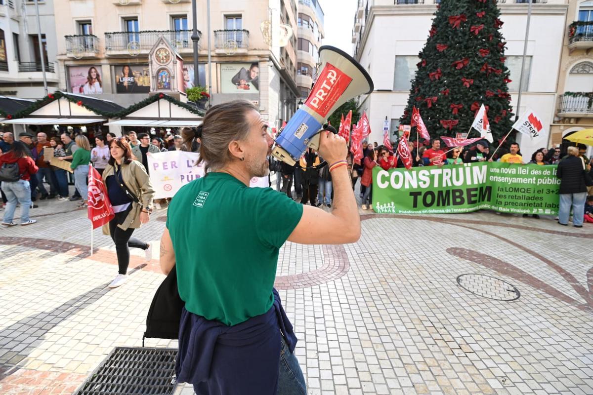 Los profesores salen a la calle en Elche