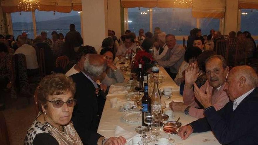 Comida organizada por la asociación Camiño Vello. // S.A.