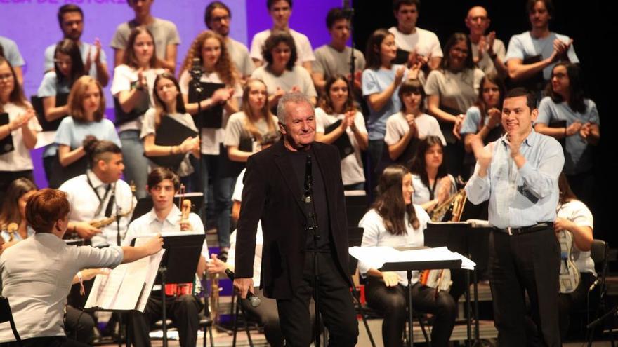 Víctor Manuel, Premio Especial de la Fundación, en un reciente concierto en Gijón.