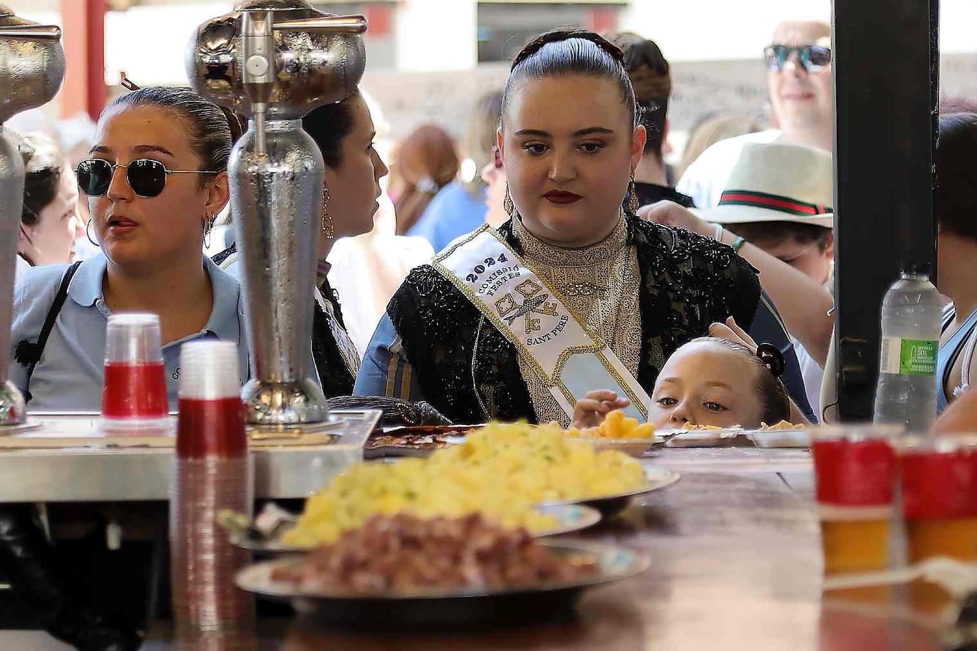 El Grau da inicio a las fiestas de Sant Pere con pólvora, bous y música