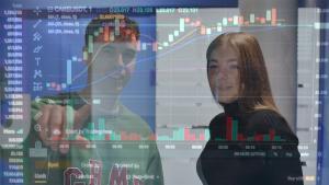 Estudiants analitzant dades en temps real