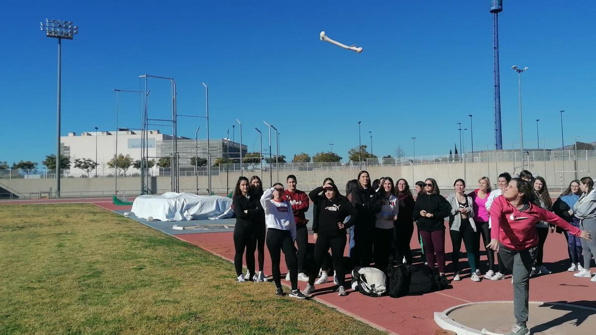 La competición de lanzamiento más 'rara' se realiza en Castelló