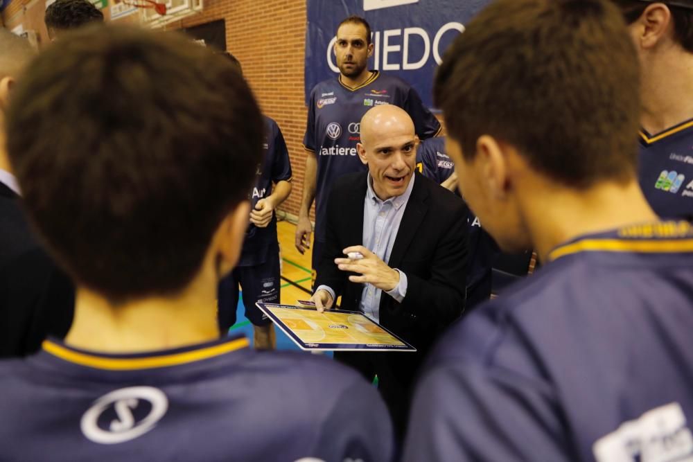 El partido entre el Oviedo Baloncesto y el Huesca, en imágenes