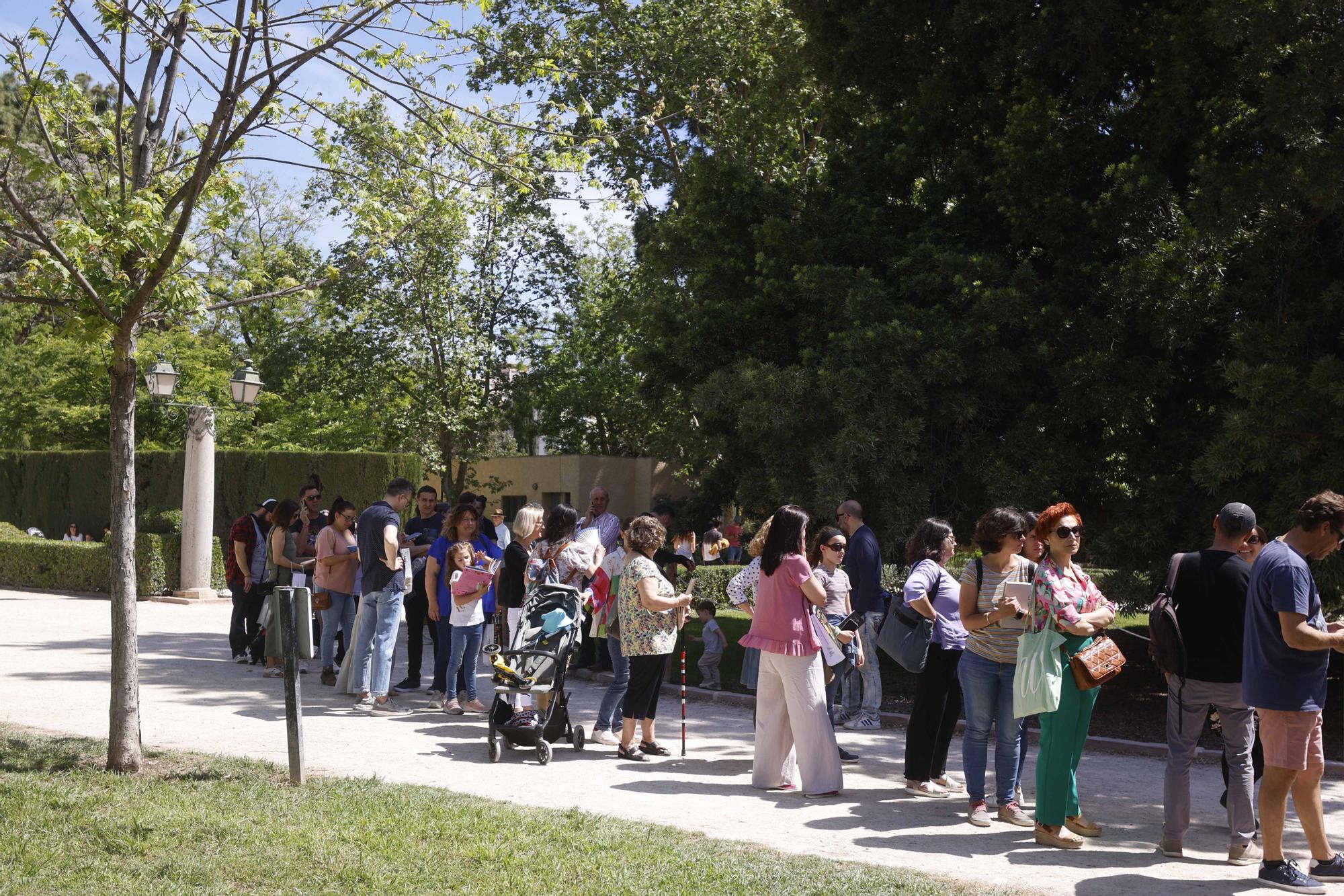 Llenazo de domingo en la Fira del Llibre