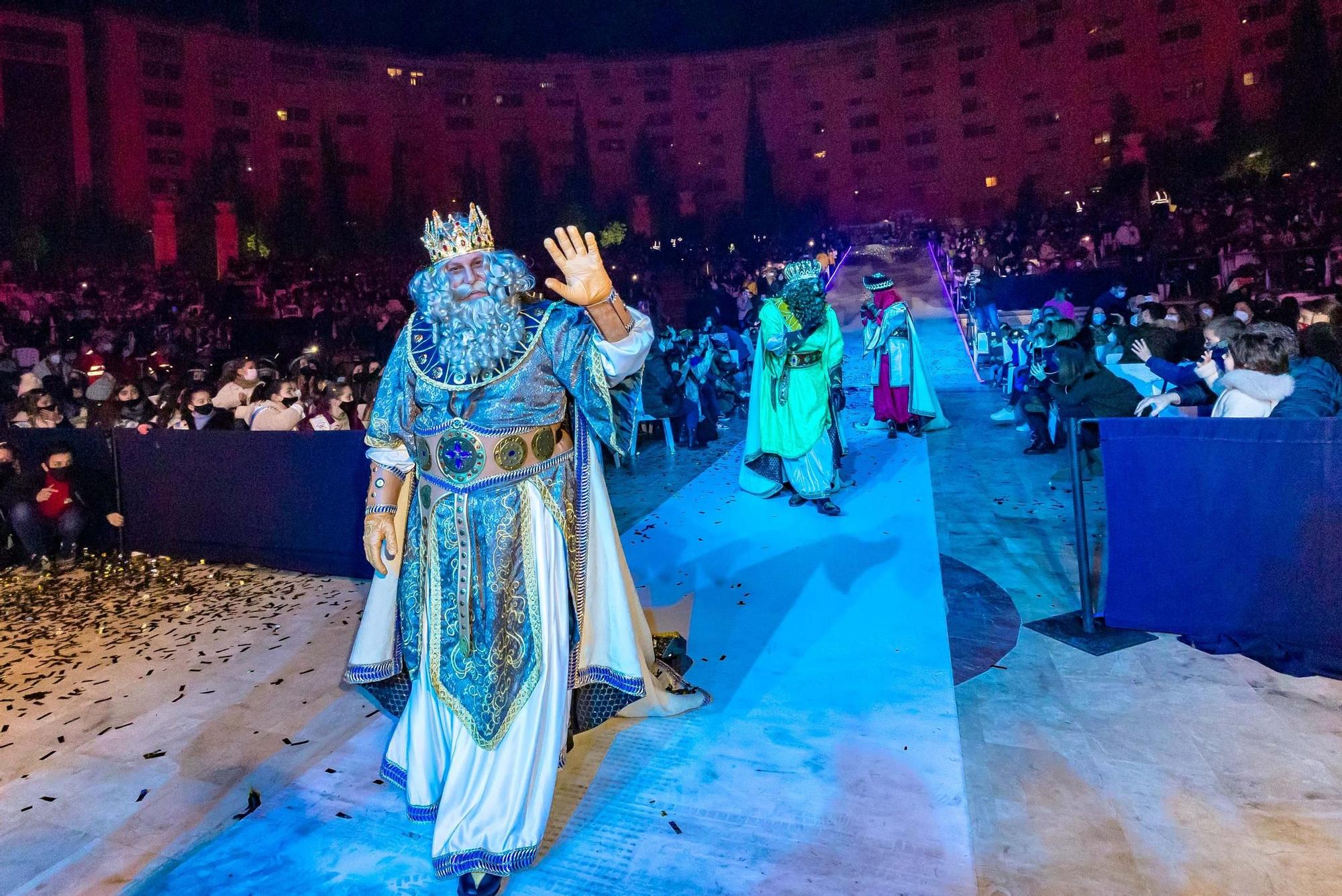 Los tres Reyes Magos fueron recibidos en el auditorio Julio Iglesias del Parque de L'Aigüera.