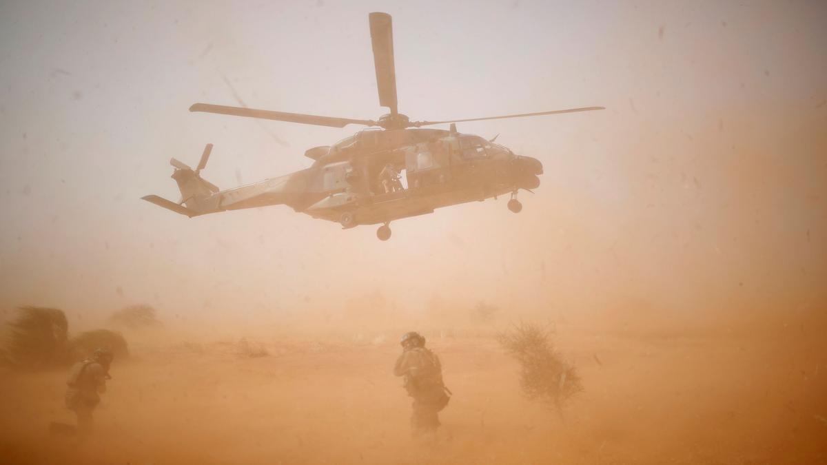Un helicóptero francés despega en Mali durante una operación antiyihadista