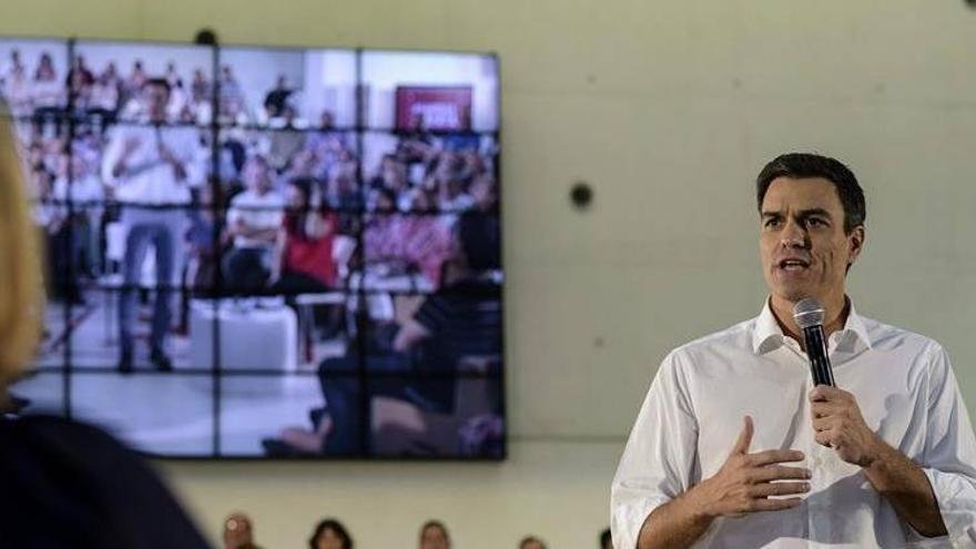 Pedro Sánchez pide a Mas sensatez y que cumpla con la legalidad