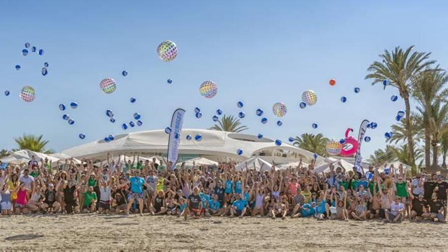 El Congreso &#039;SEonthebeach&#039; reúne a más de 300 personas en la playa