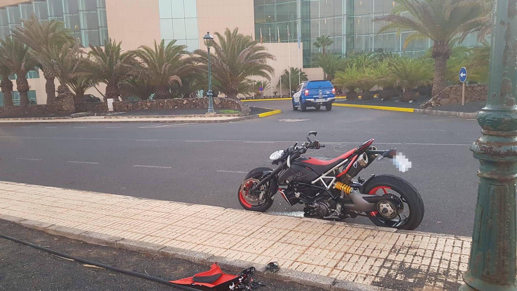 Un motorista muere en una colisión con un coche en Costa Teguise