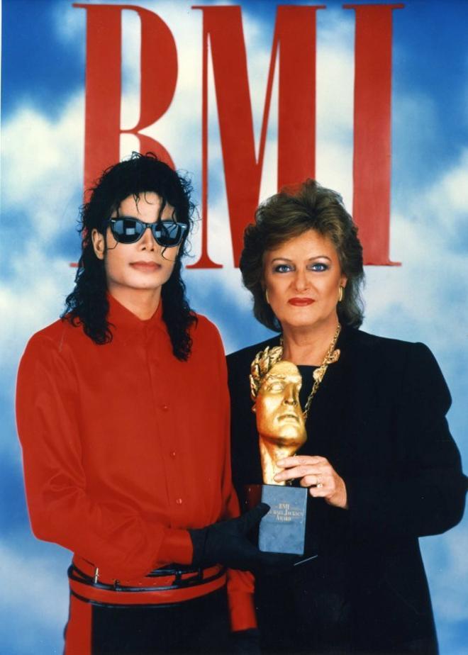 Michael Jackson recogiendo su premio homónimo