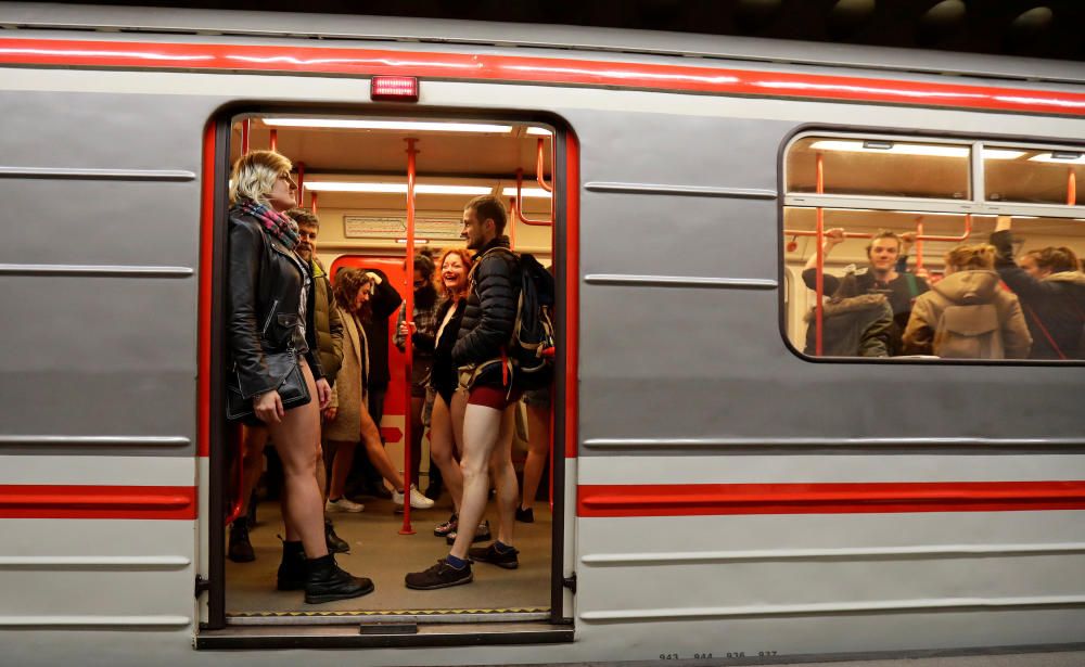 Escenes del dia sense pantalons al metro 2018.