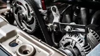 El sencillo truco de los expertos para limpiar motores aunque con precaución: "Esta mezcla funciona"