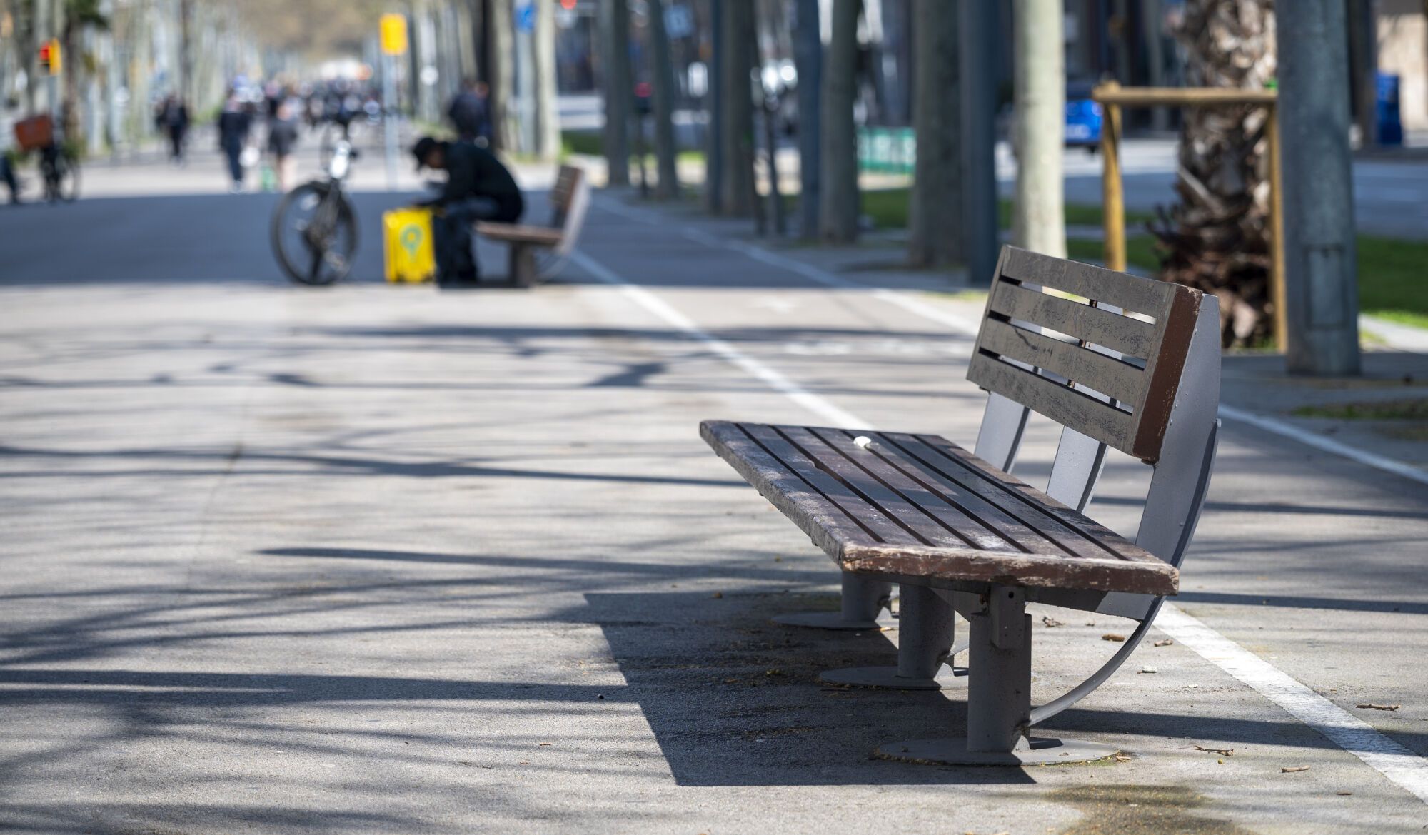 Barcelona diversifica el mobiliario en sus calles: bancos, sillas, tumbonas y mucho más