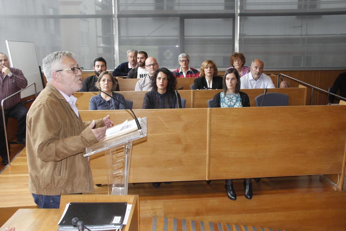 Acto de su investidura como alcalde de Cangas en 2015