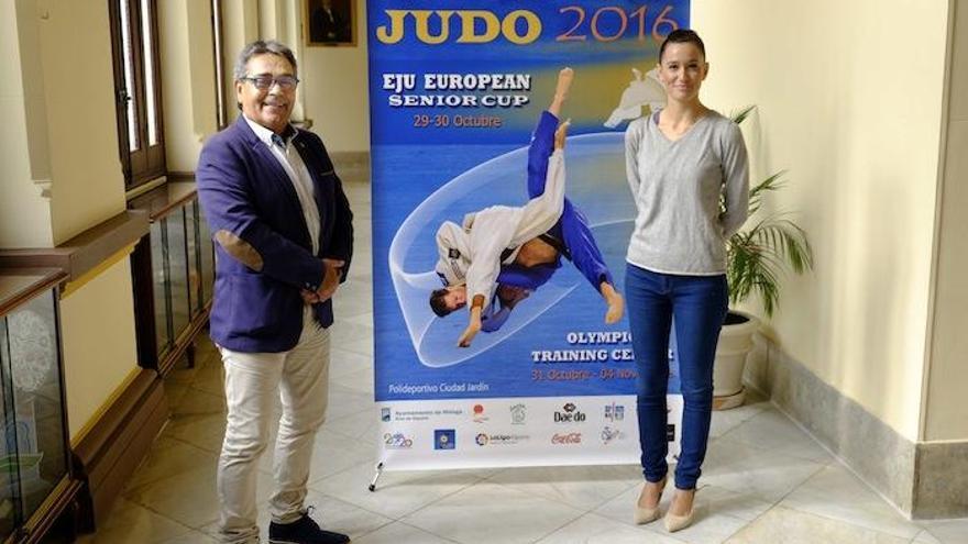 Imagen de la presentación del evento con Serafín Aragüete y Elisa Pérez de Siles.