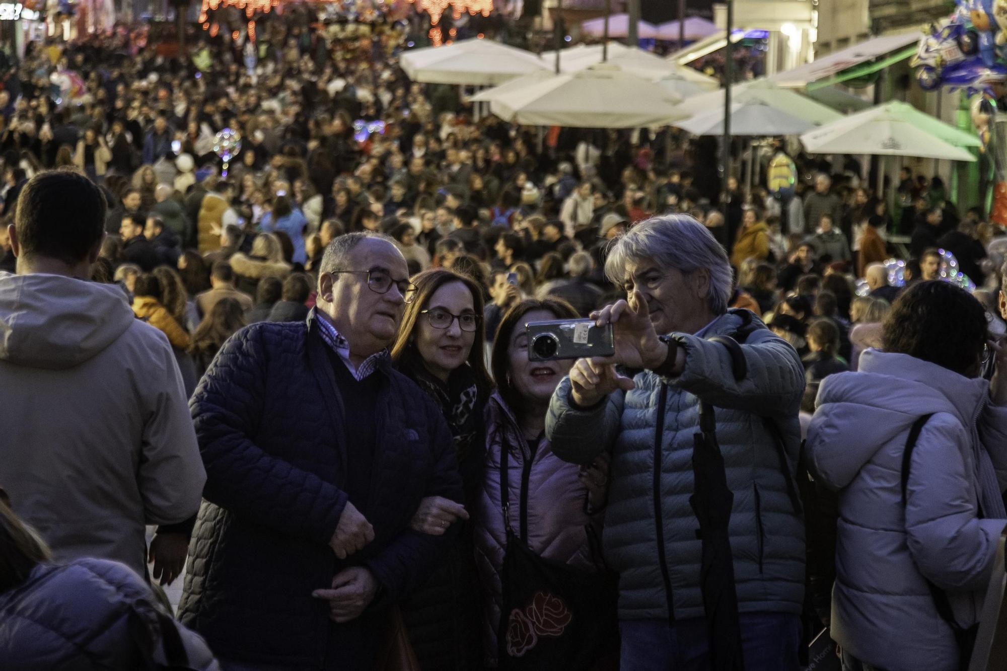 Diciembre comienza en Vigo con atascos por la Navidad