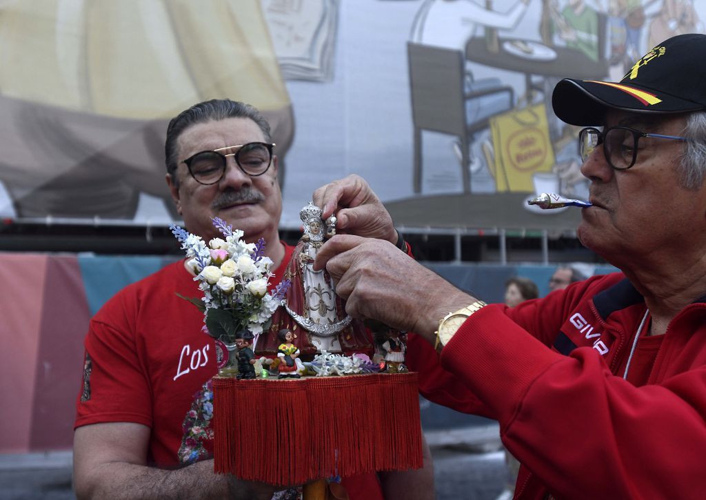 Murcia despide a la Fuensanta con flores y emoción