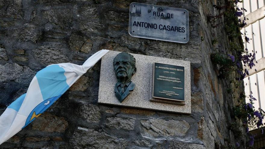 &#039;Aquí viviu, por aquí pasou&#039;: una guía por más de medio centenar de placas y monumentos de Santiago