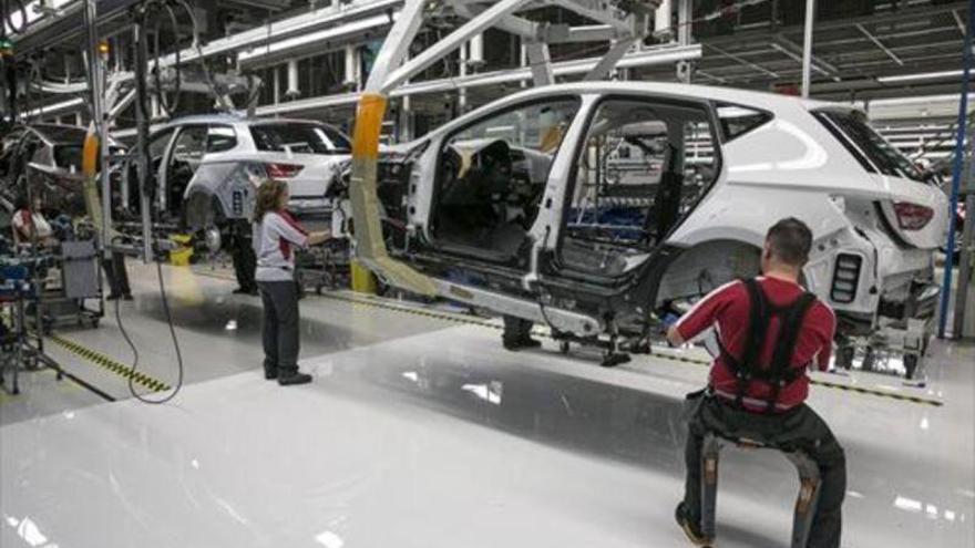 Las exportaciones ralentizan su crecimiento con una caída del automóvil del 1,5%