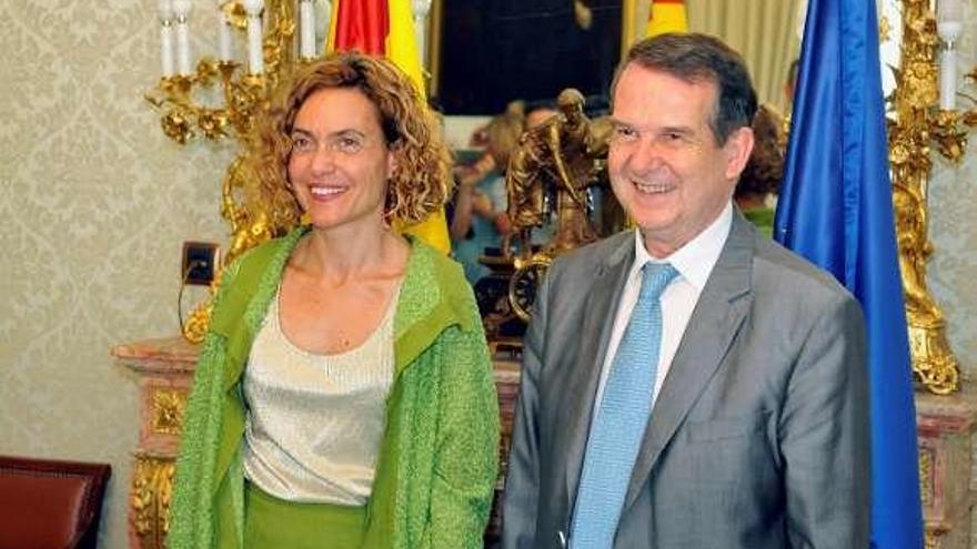 Caballero en la reunión mantenida ayer con la ministra de Política Territorial.