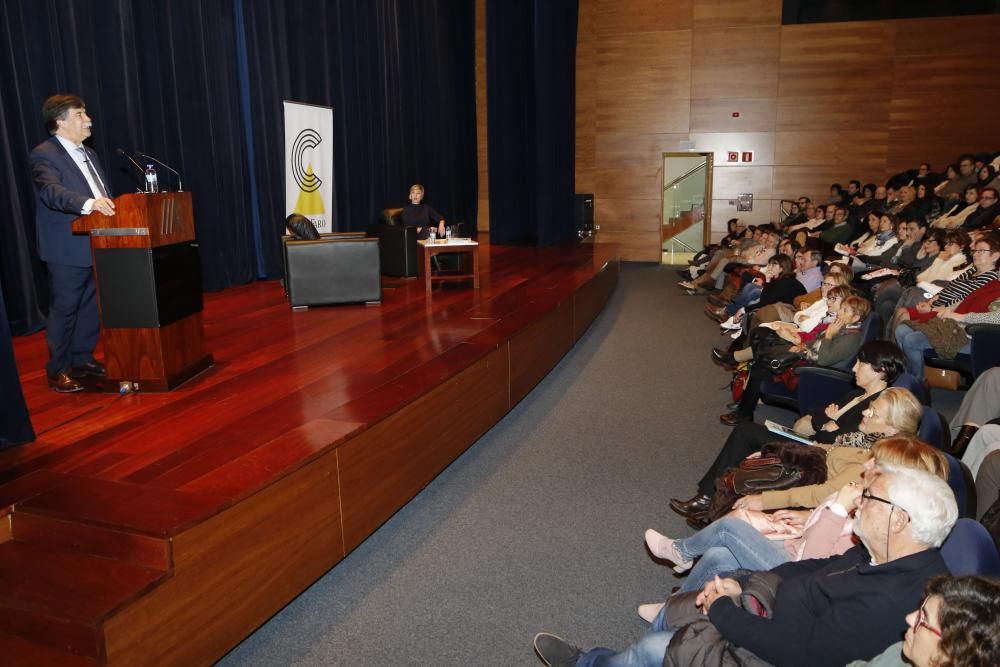 La conferencia de Urra reunió a gran número de asistentes // Alba Villar