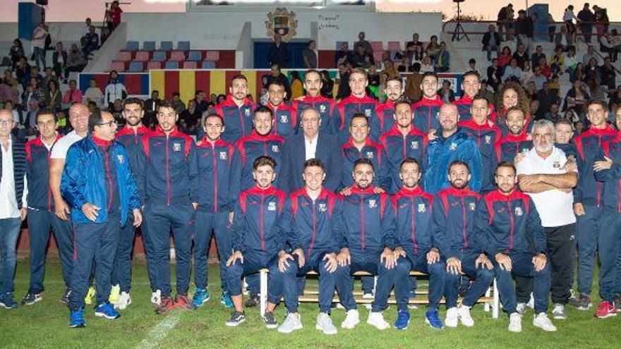 La plantilla del Poblense, en su presentaciÃ³n.