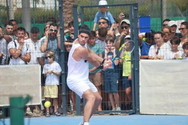 Alcaraz entrena en Alicante y desata la locura entre sus seguidores