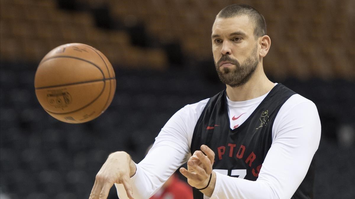 aguasch48382982 toronto raptors  marc gasol passes during practice for the n190530104857