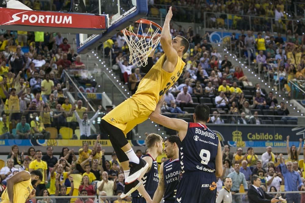 Herbalife Gran Canaria 93 - 87 Laboral Kutxa