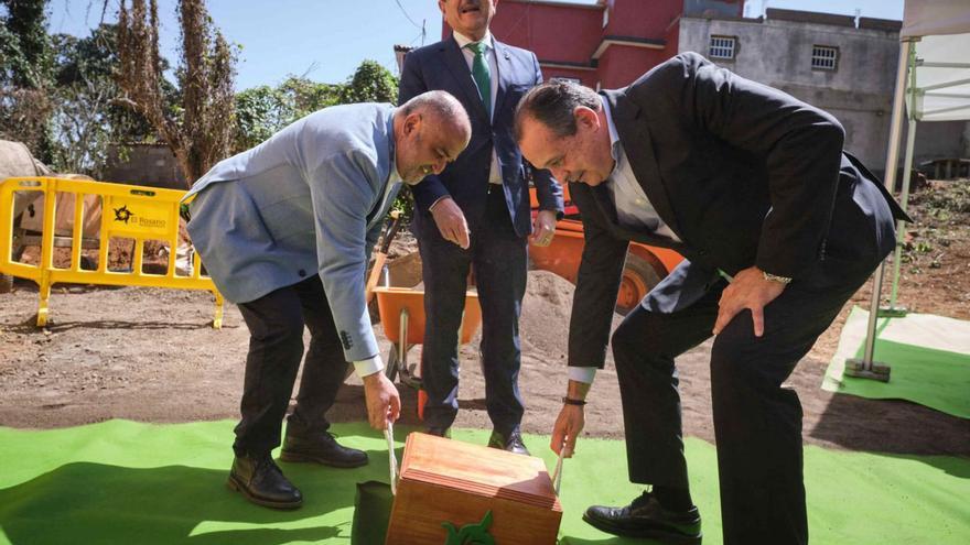Laid the first stone of the health center of La Esperanza
