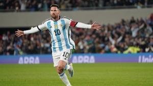 Messi le da la victoria a Argentina con un golazo de falta ante Ecuador