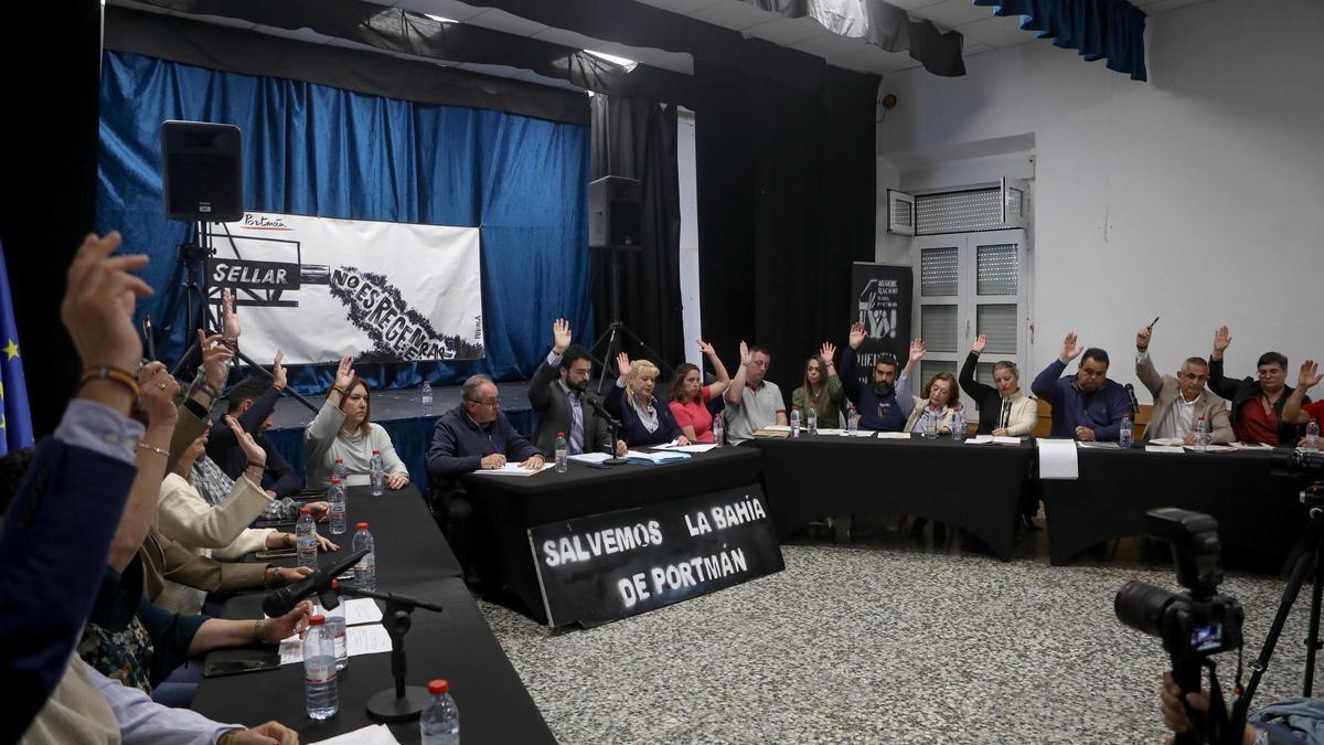 Los Grupos Municipales de La Unión votan a favor de la moción presentada por el alcalde.