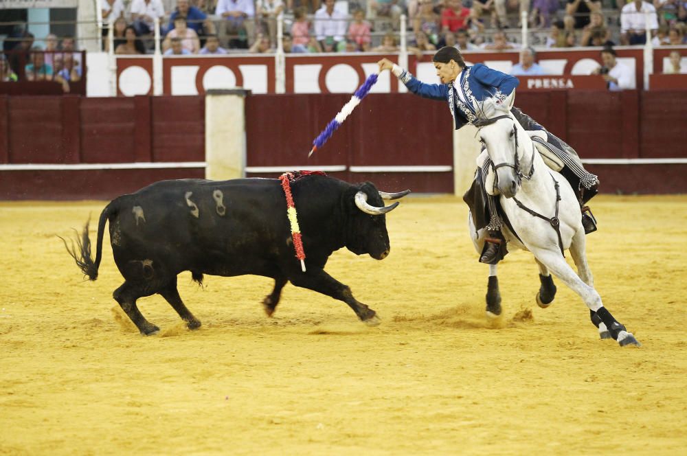 Diego Ventura abre la última Puerta Grande de la Feria