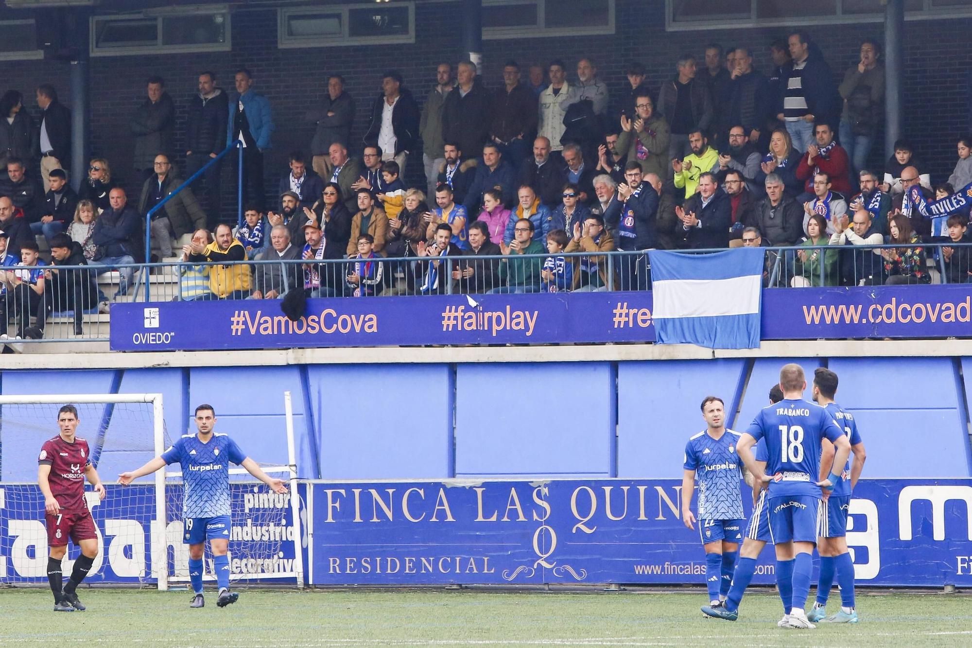 Las imágenes de la victoria del Avilés en el campo del Covadonga: segunda consecutiva de los blanquiazules