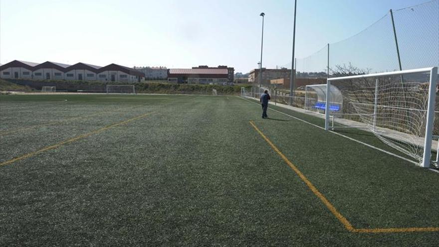 El fútbol cacereño vuelve a expresar su impotencia ante la escasez de campos