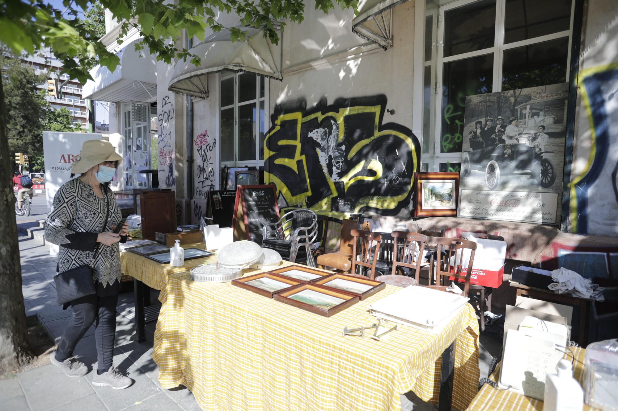 Iniciado el mercadillo de recuerdos del  Hostal Términus organizado por Arca