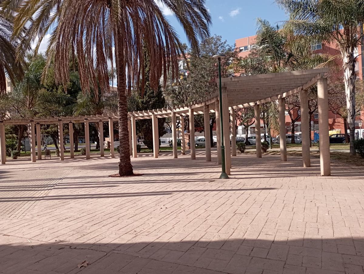Una de las pérgolas del parque.