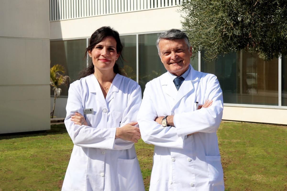Los doctores Andrea y Rafael Bernabeu
